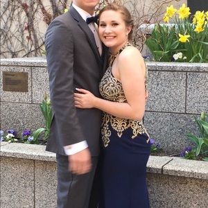 SELLING PROM DRESS! 💗💋💃🏼👗